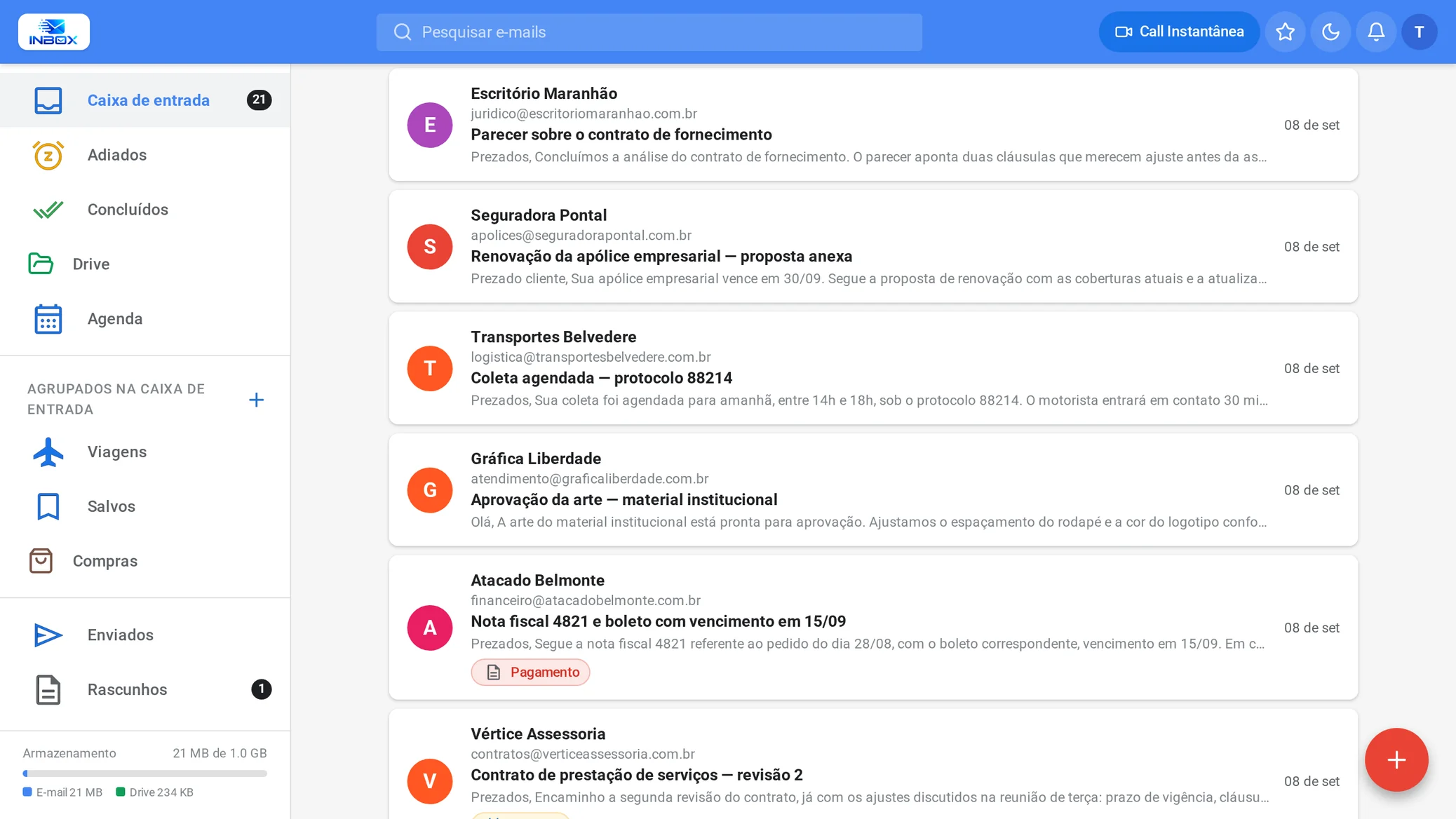 Bandeja de entrada de INBOX con los mensajes no leídos arriba y una factura etiquetada automáticamente como pago