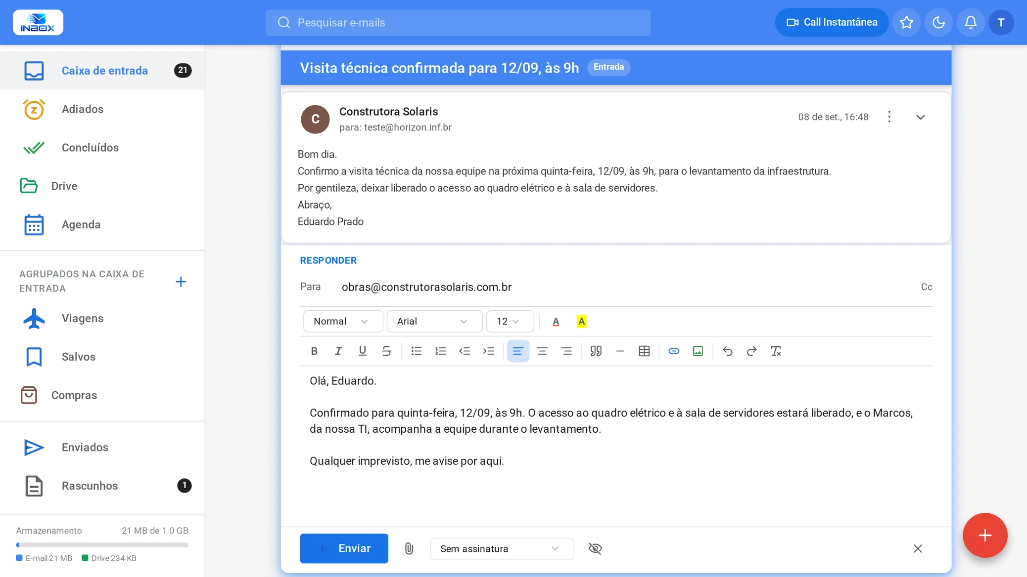 Editor de respuesta abierto dentro de la conversación, con el historial del mensaje visible